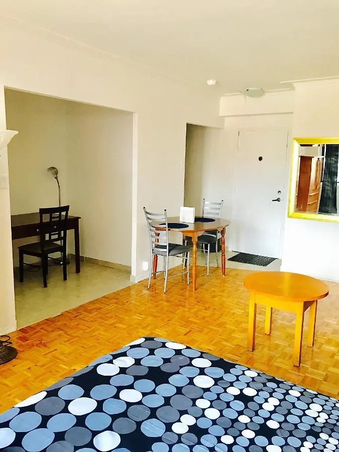 Stylish Montreal Apartment: Comfortable Stay In The Golden Square Mile كندا
